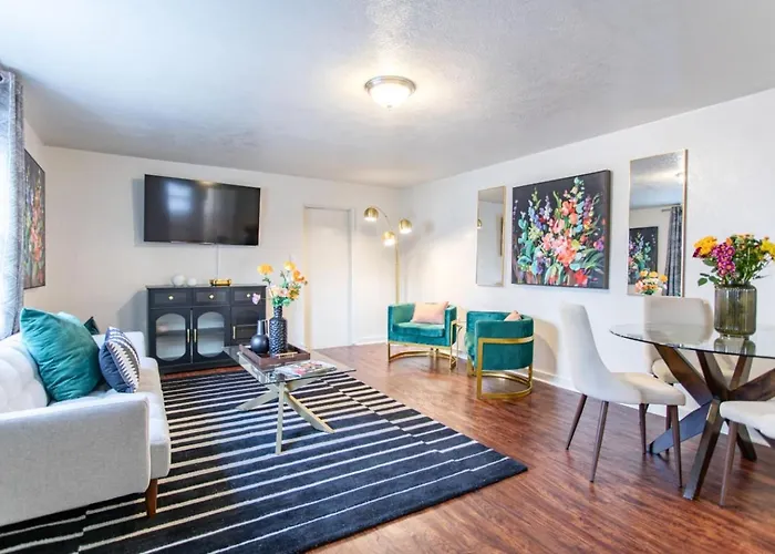 Apartment 3br 2-designated Parking Up To 10 Sleeps Pittsburgh