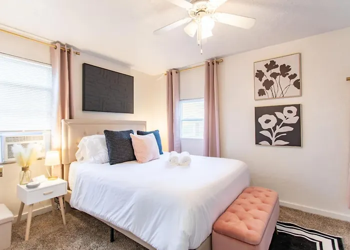 3br 2-designated Parking Up To 10 Sleeps Apartment *