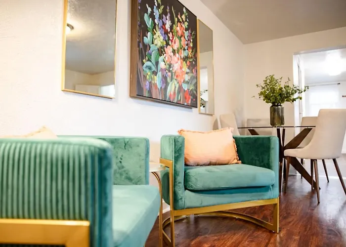 Apartment 3br 2-designated Parking Up To 10 Sleeps *
