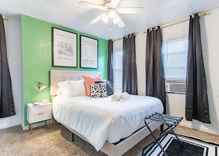 Apartment 3br 2-designated Parking Up To 10 Sleeps *