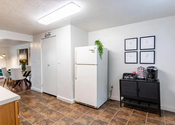 3br 2-designated Parking Up To 10 Sleeps Apartment
