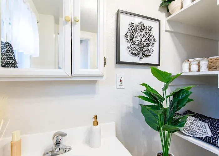 3br 2-designated Parking Up To 10 Sleeps