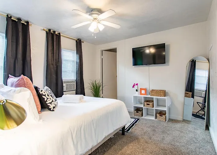 3br 2-designated Parking Up To 10 Sleeps