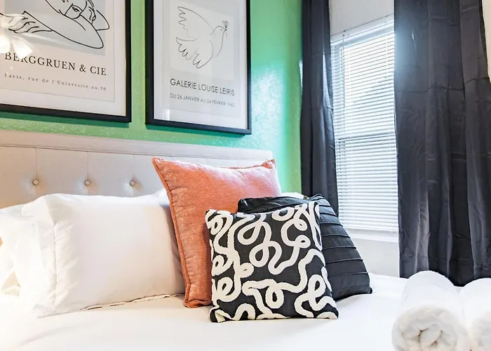 Apartment 3br 2-designated Parking Up To 10 Sleeps *