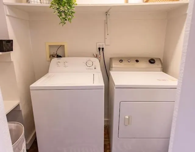 Apartment 3br 2-designated Parking Up To 10 Sleeps *